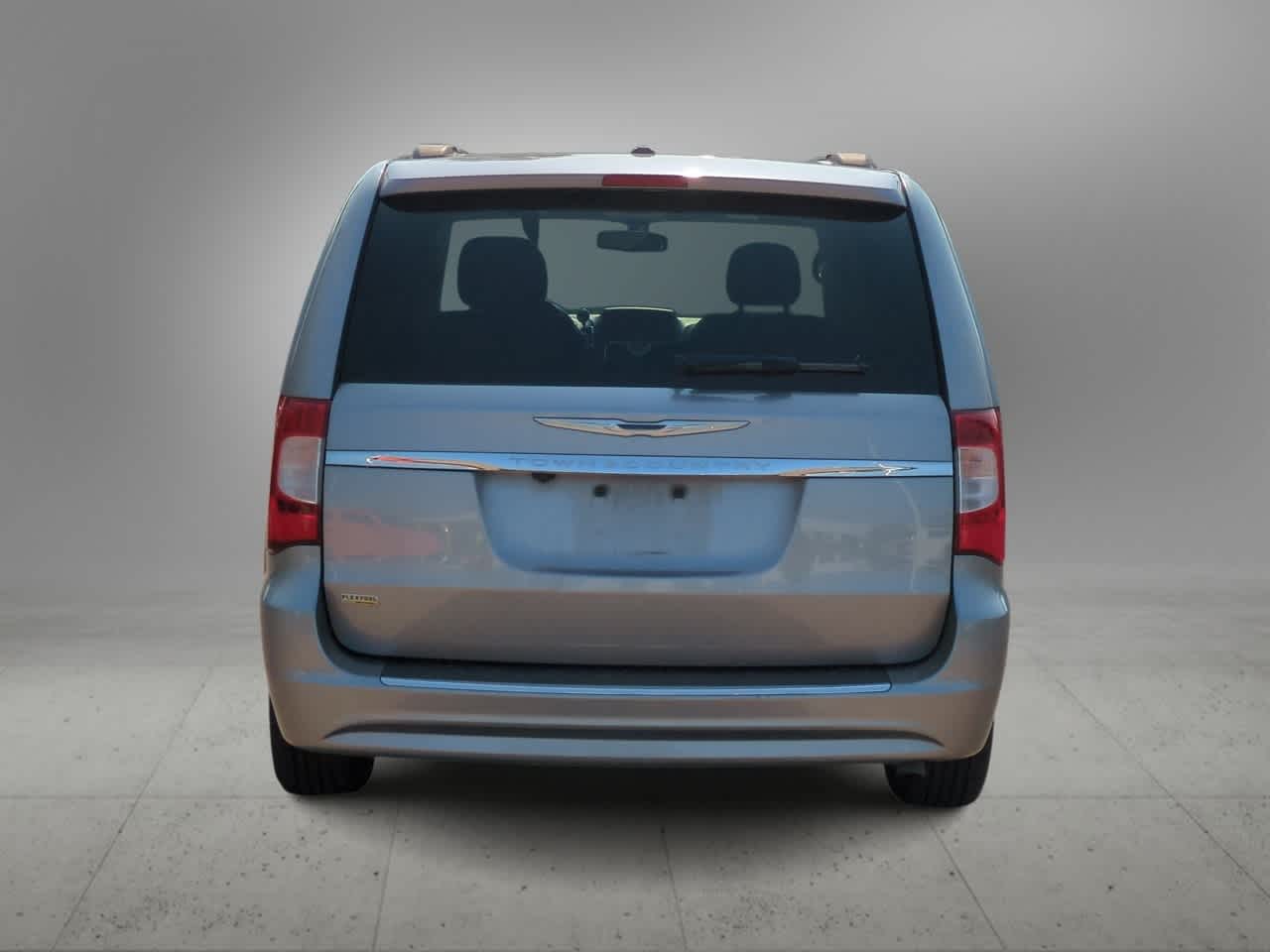 Thumbnail: 2015 Chrysler Town & Country - 7