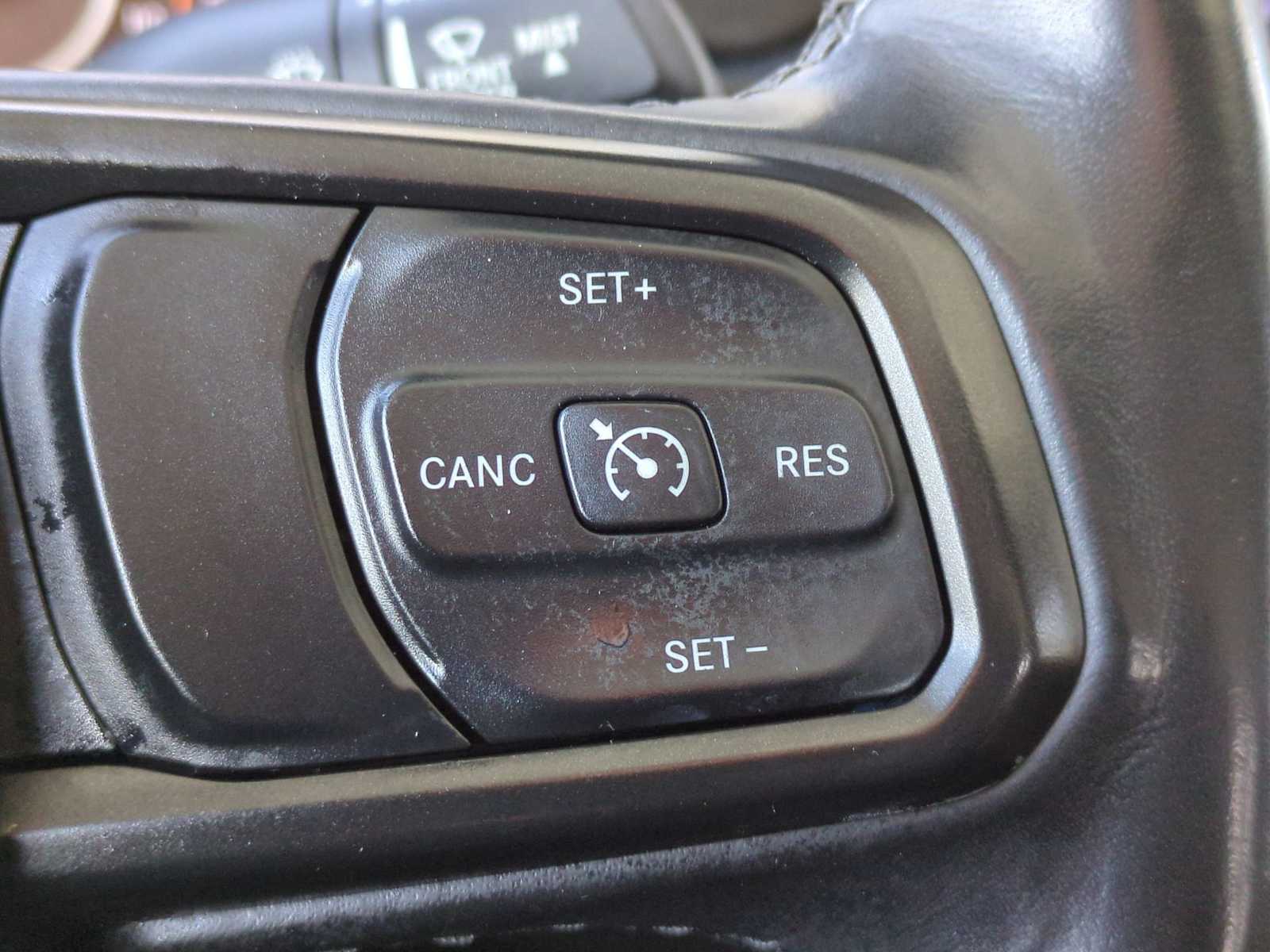 Thumbnail: 2022 Jeep Gladiator - 25