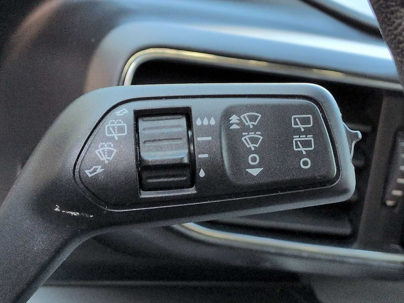 Thumbnail: 2022 Ford Explorer - 25