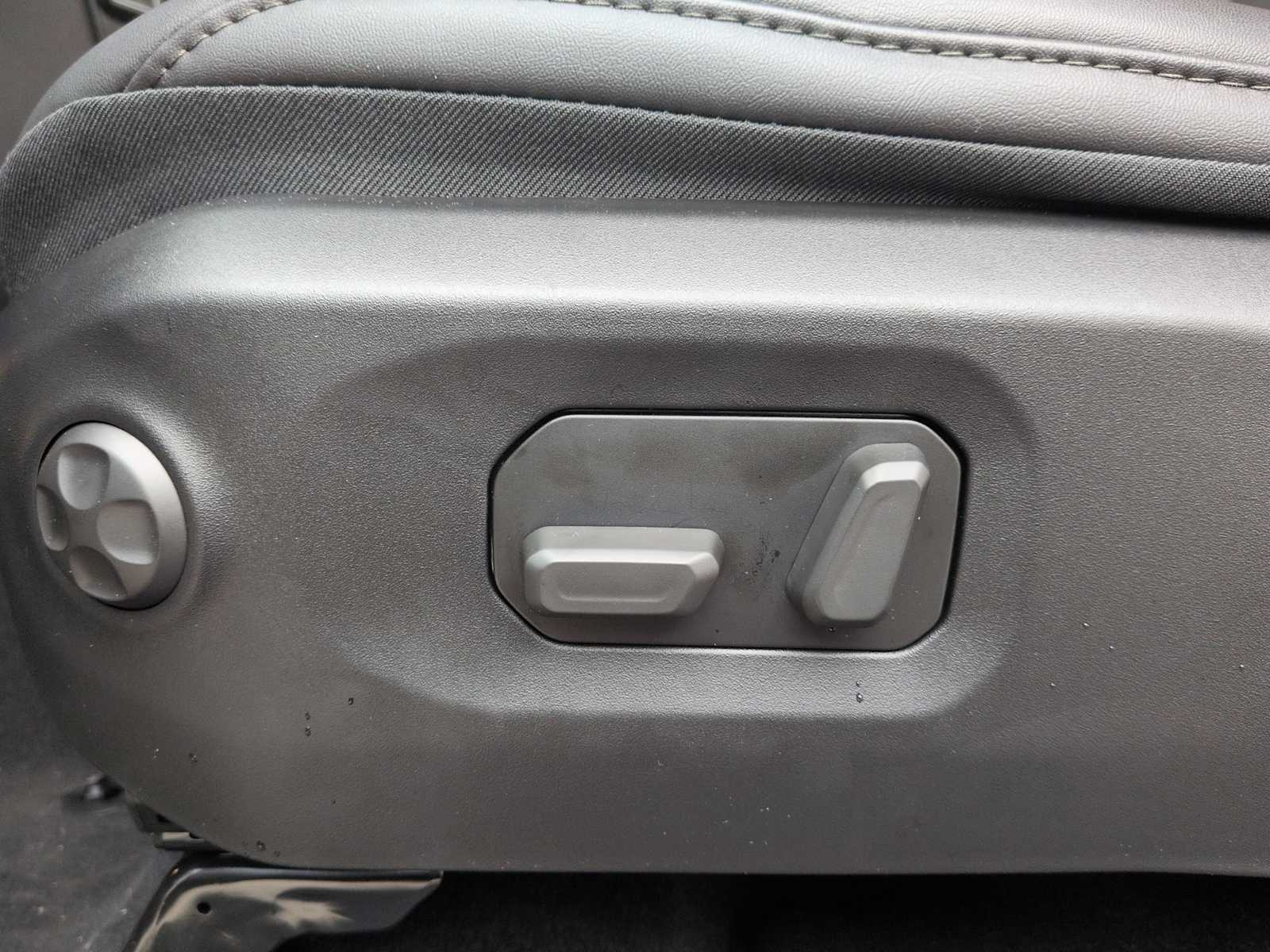 Thumbnail: 2026 Jeep Wrangler - 18