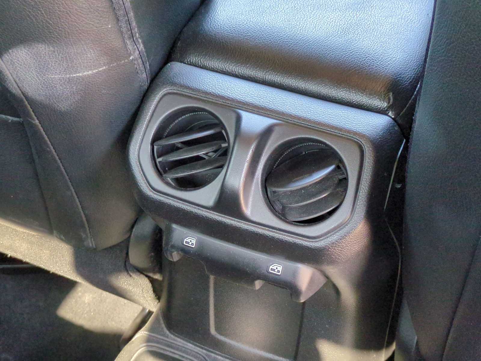 Thumbnail: 2023 Jeep Gladiator - 21