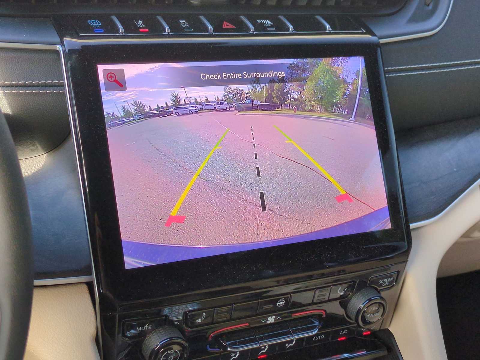 Thumbnail: 2024 Jeep Grand Cherokee - 32