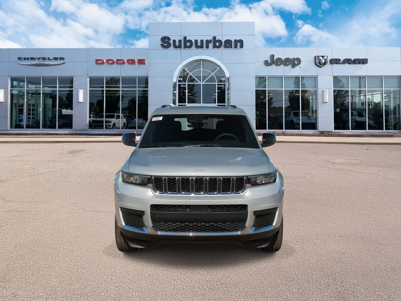 2025 Jeep Grand Cherokee Laredo photo 3
