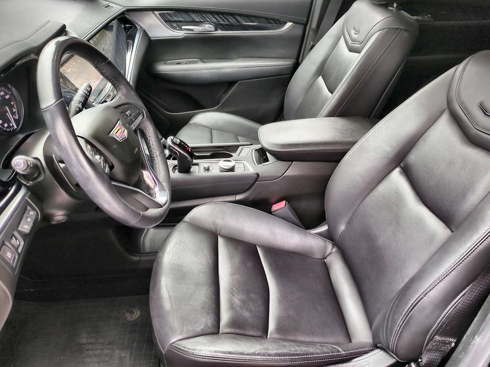 Thumbnail: 2023 Cadillac XT6 - 16