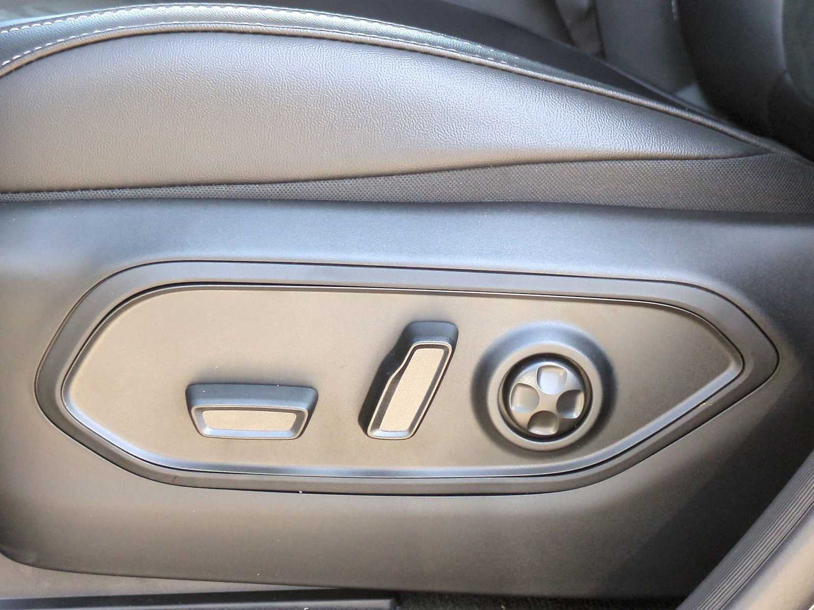 Thumbnail: 2025 Jeep Grand Cherokee - 17