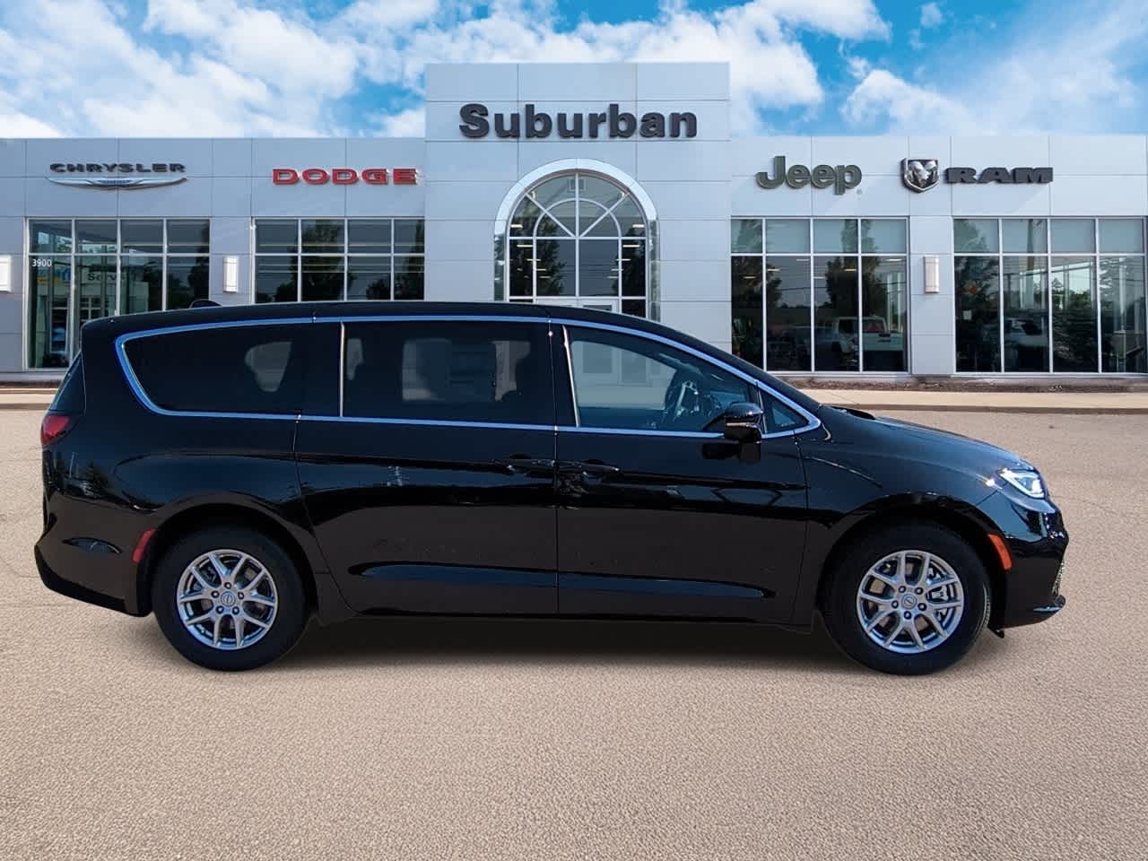 Thumbnail: 2026 Chrysler Pacifica - 8