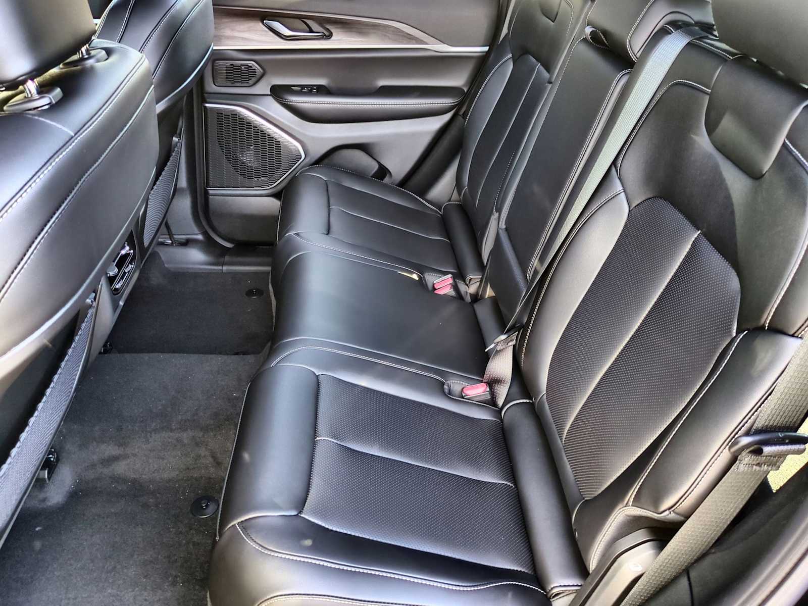 Thumbnail: 2025 Jeep Grand Cherokee - 20