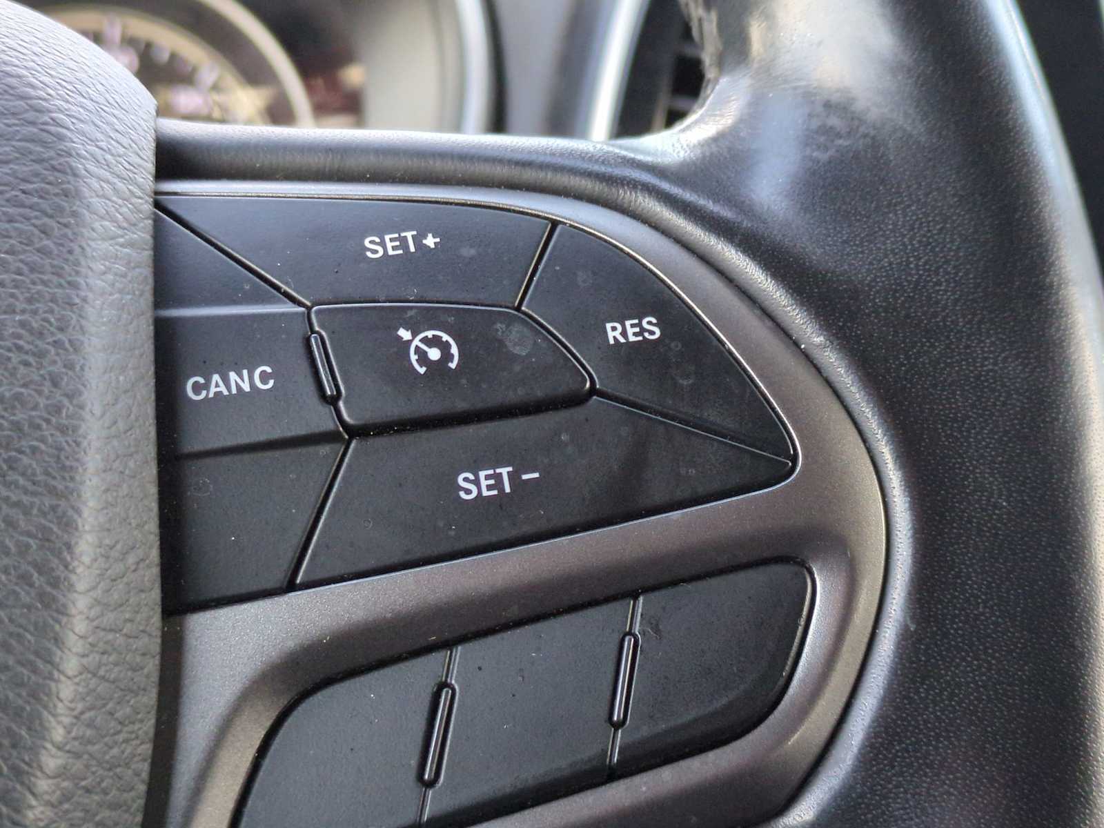 Thumbnail: 2020 Jeep Cherokee - 25