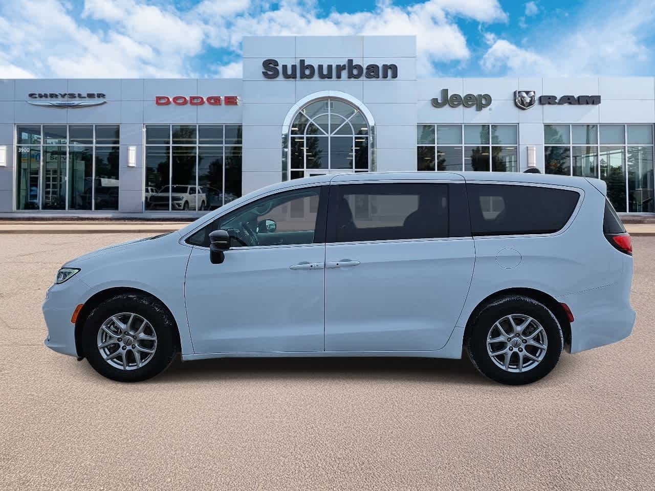 Thumbnail: 2024 Chrysler Pacifica - 5