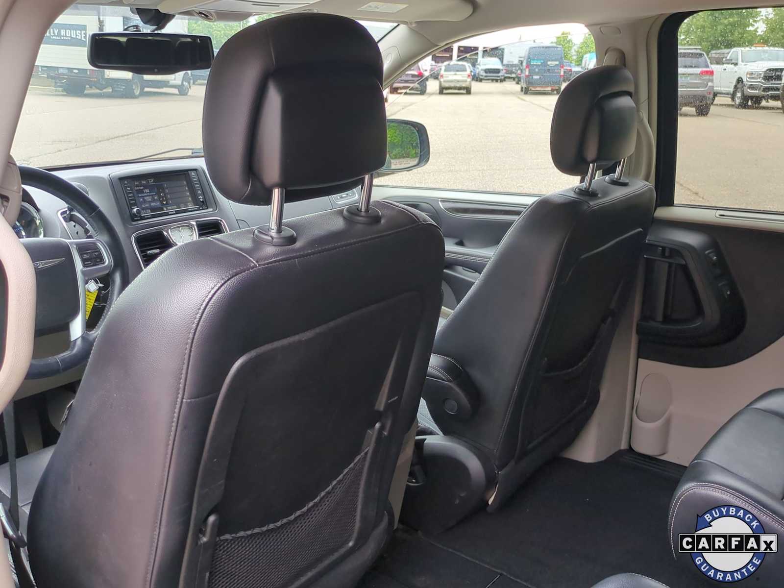 Thumbnail: 2013 Chrysler Town & Country - 19