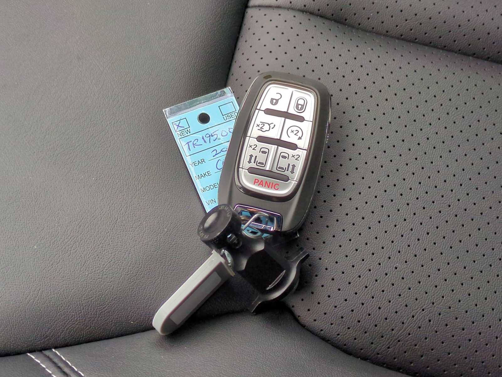 Thumbnail: 2026 Chrysler Pacifica - 33