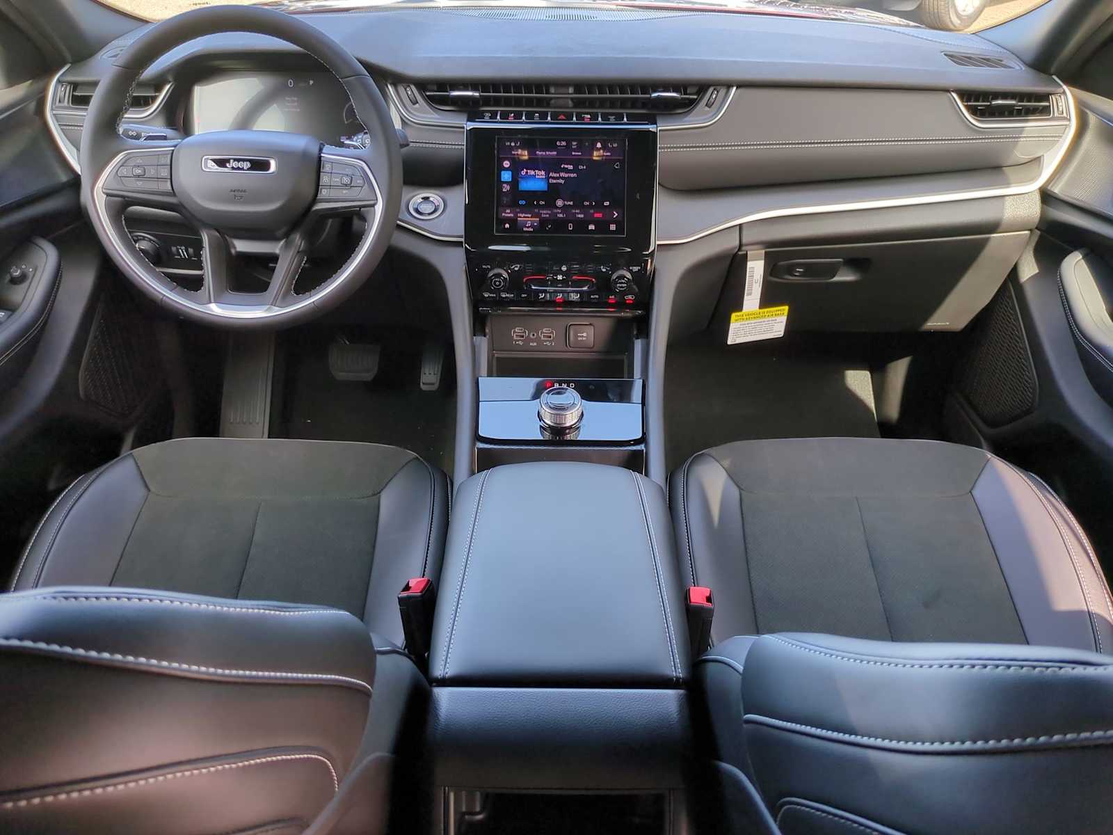 Thumbnail: 2025 Jeep Grand Cherokee - 15