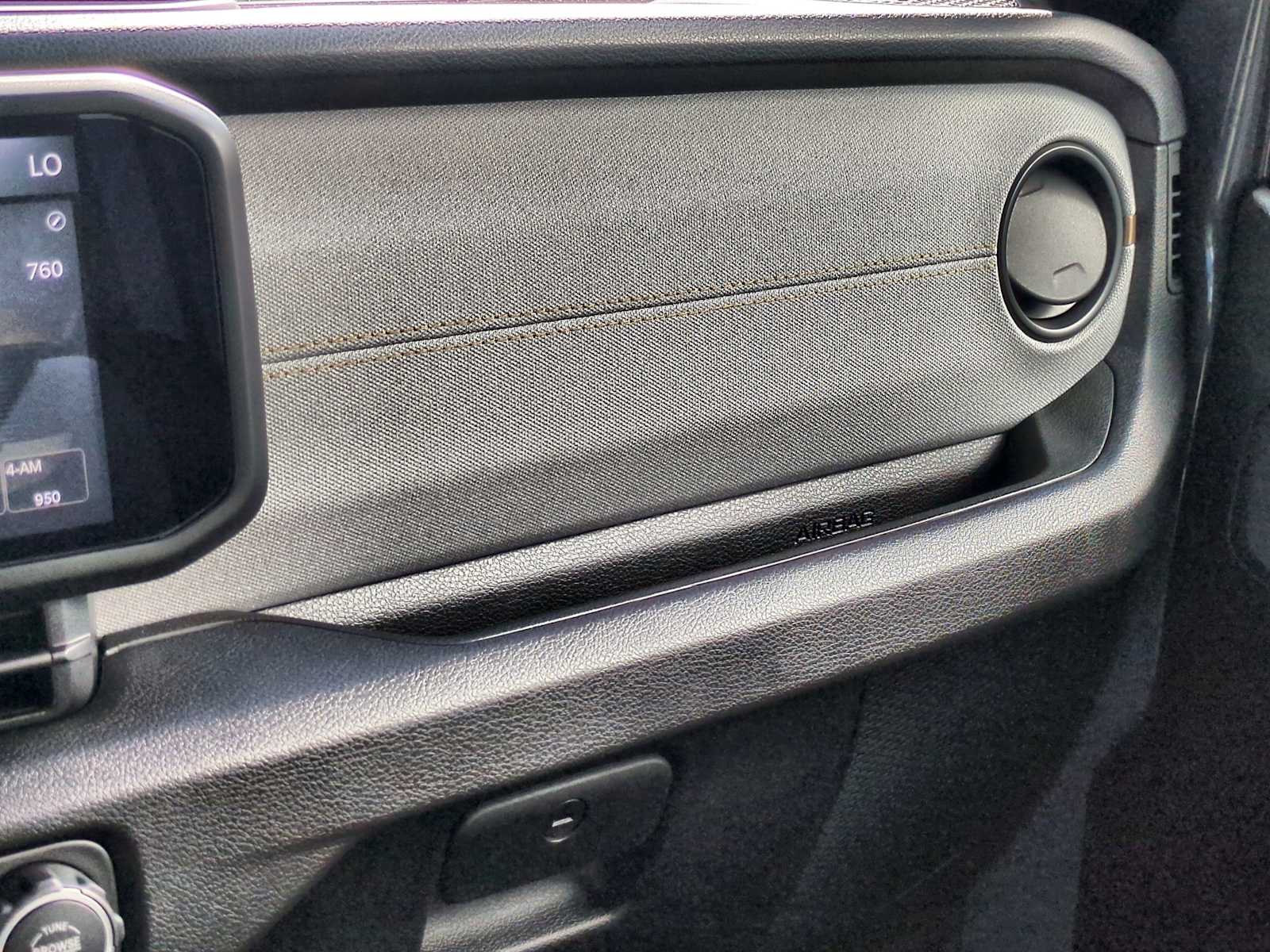 Thumbnail: 2025 Jeep Gladiator - 38