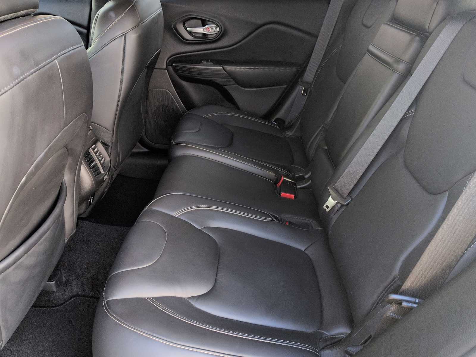 Thumbnail: 2017 Jeep Cherokee - 20