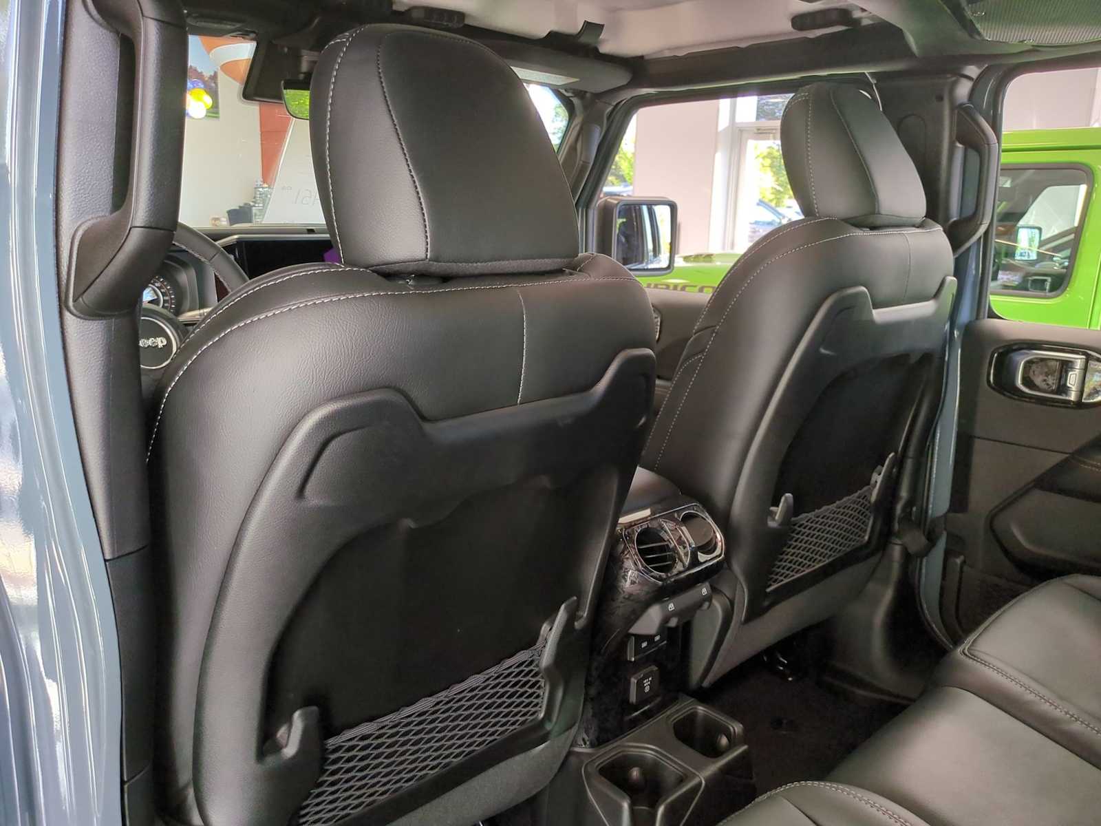 Thumbnail: 2025 Jeep Gladiator - 18