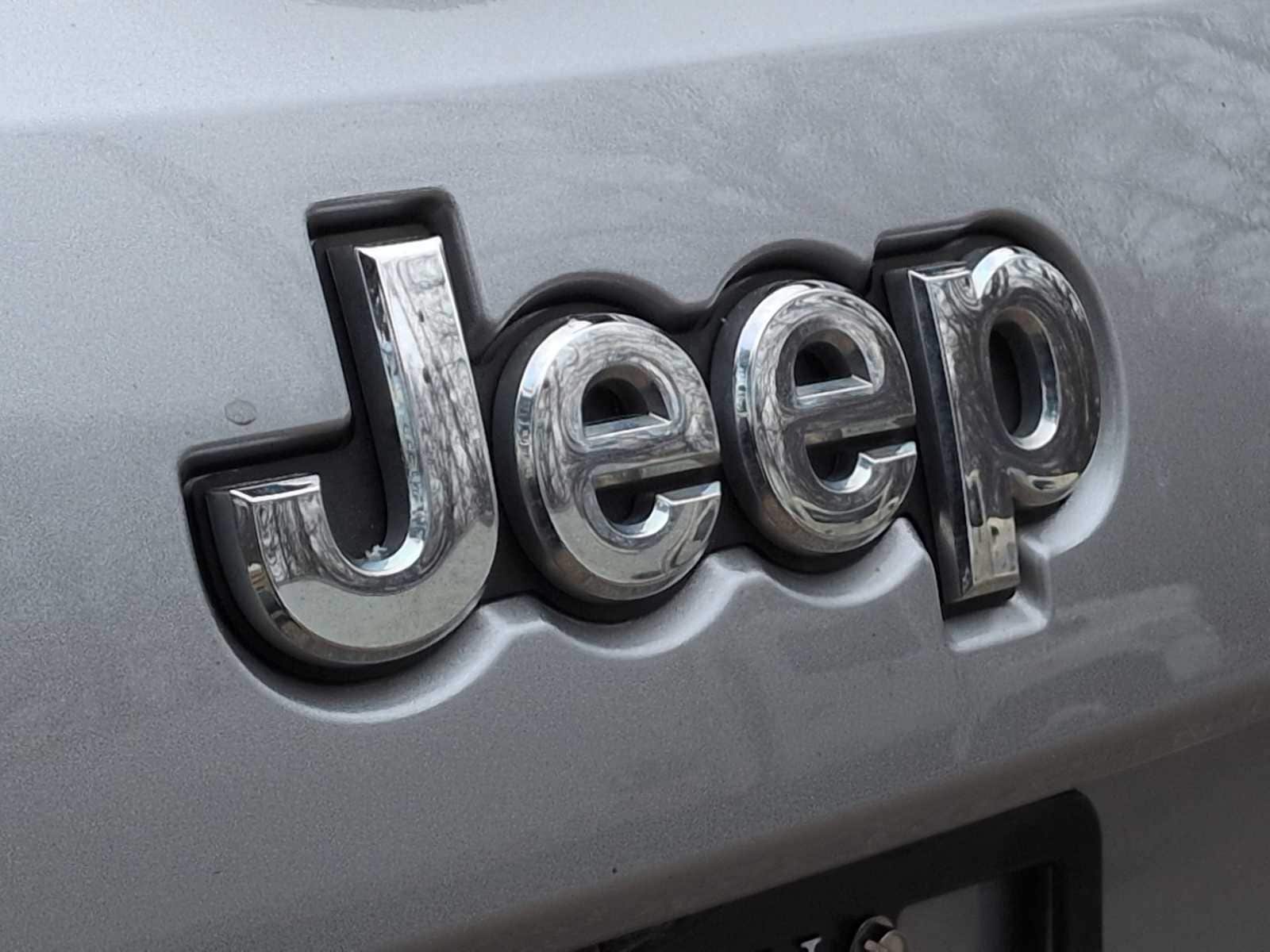 Thumbnail: 2019 Jeep Grand Cherokee - 12