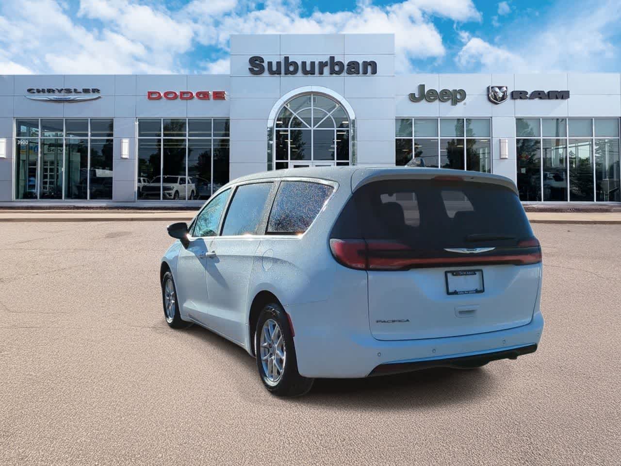 Thumbnail: 2024 Chrysler Pacifica - 6