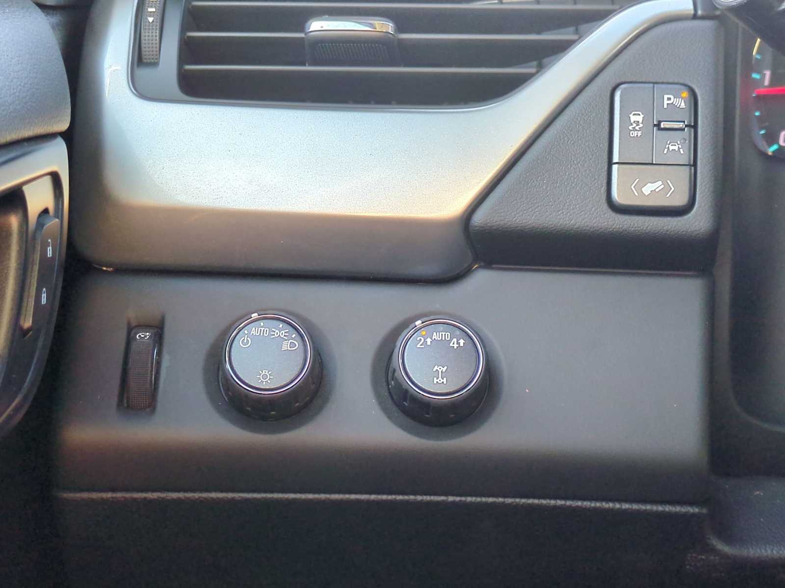 Thumbnail: 2019 Chevrolet Tahoe - 26