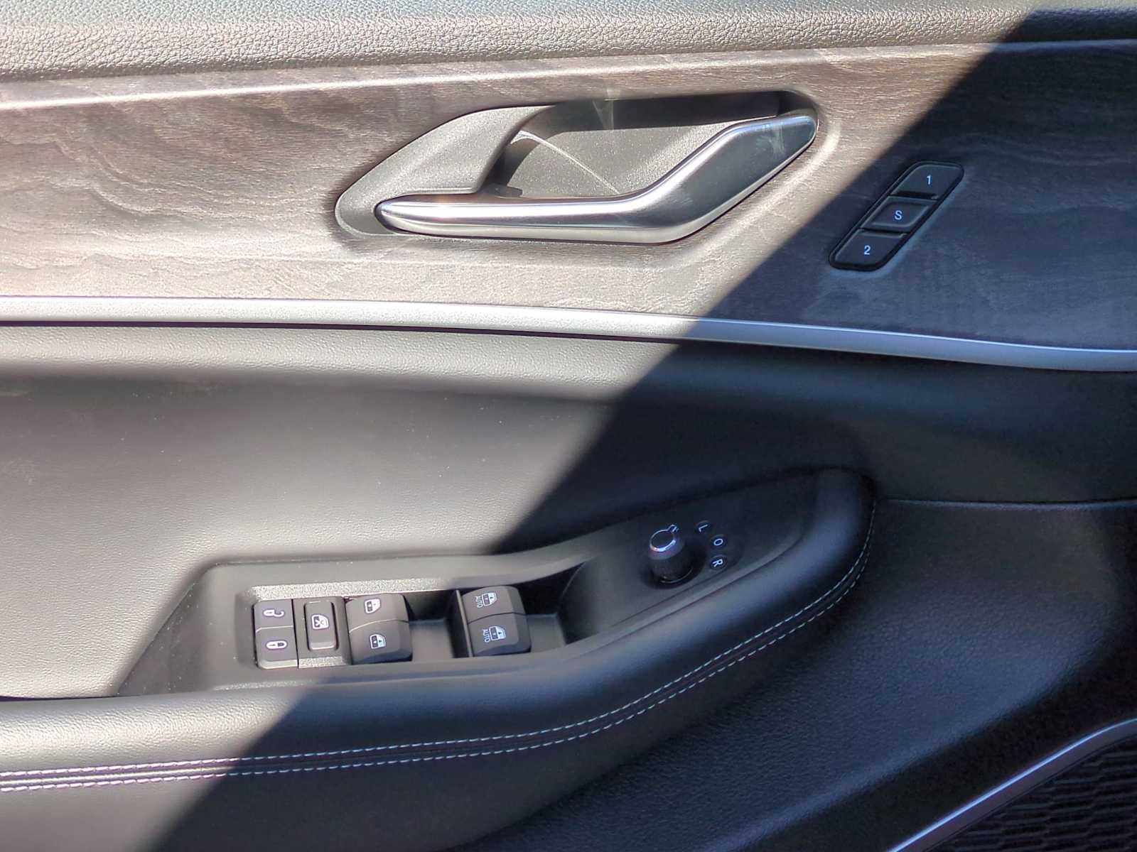 Thumbnail: 2025 Jeep Grand Cherokee - 38