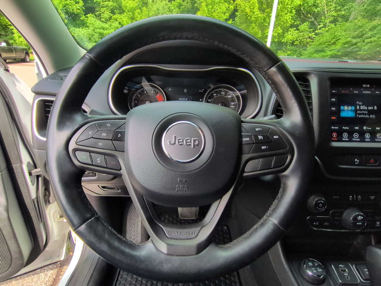 Thumbnail: 2020 Jeep Cherokee - 23