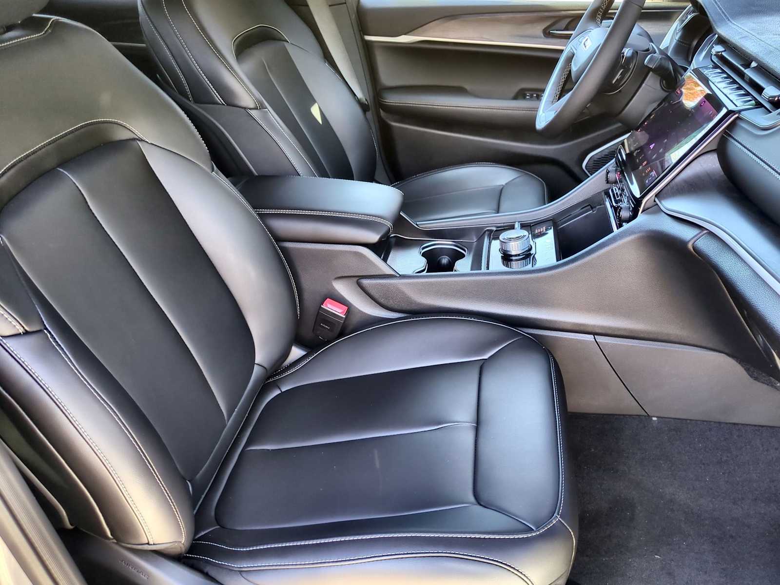 Thumbnail: 2025 Jeep Grand Cherokee - 21