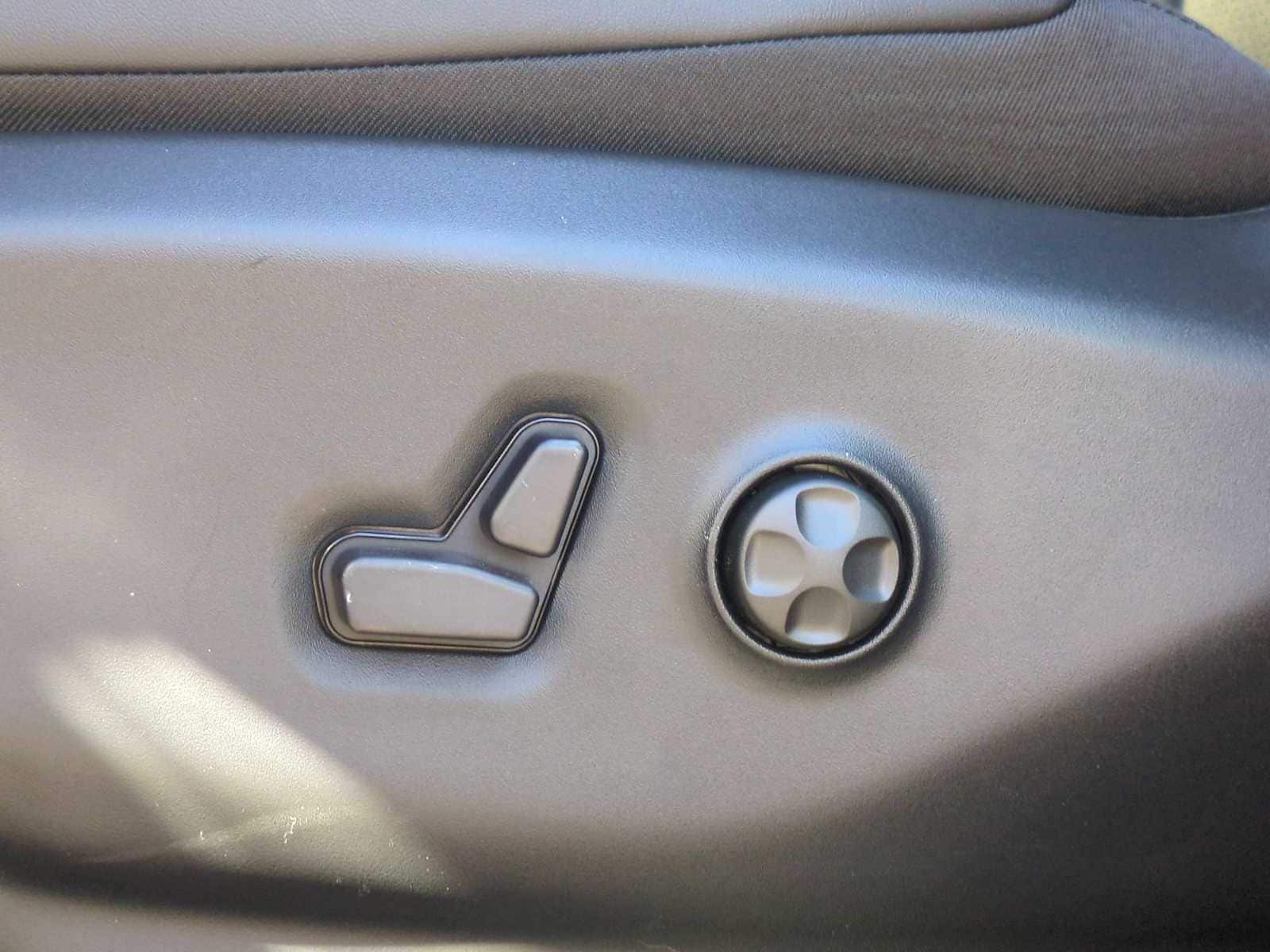 Thumbnail: 2026 Chrysler Pacifica - 17