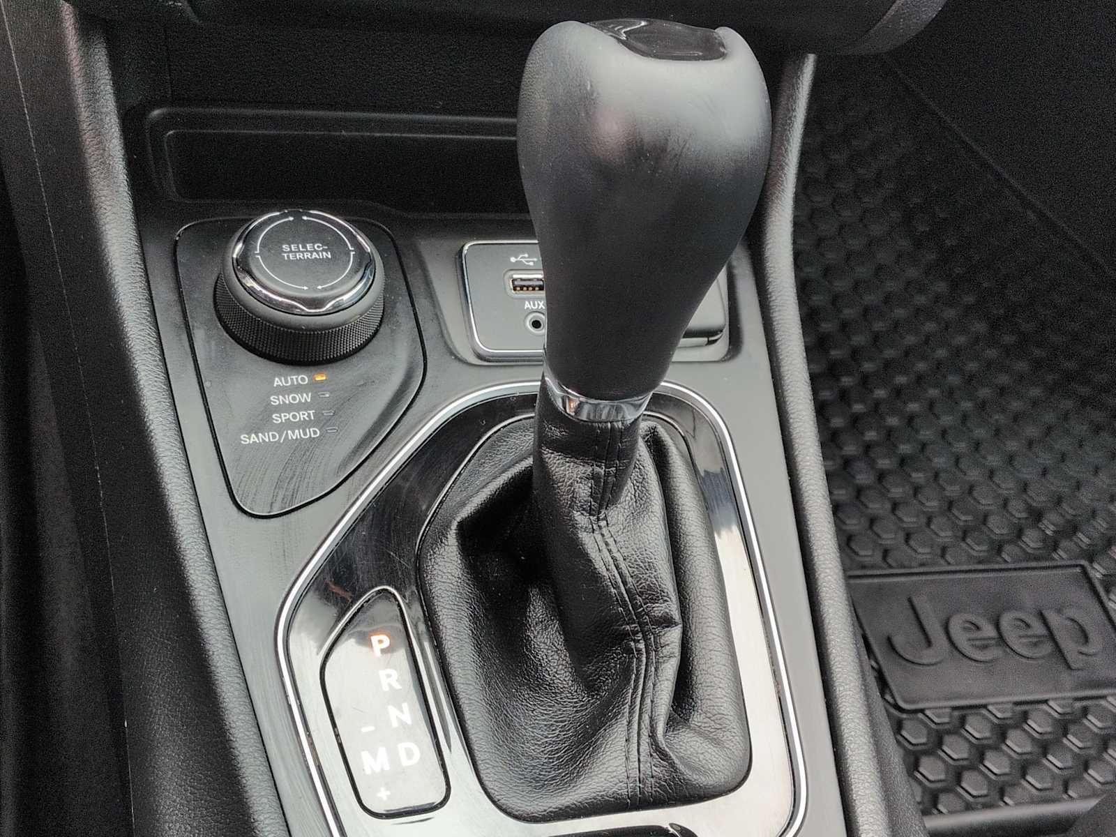 Thumbnail: 2019 Jeep Cherokee - 32