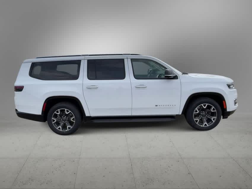 Thumbnail: 2023 Jeep Wagoneer - 9