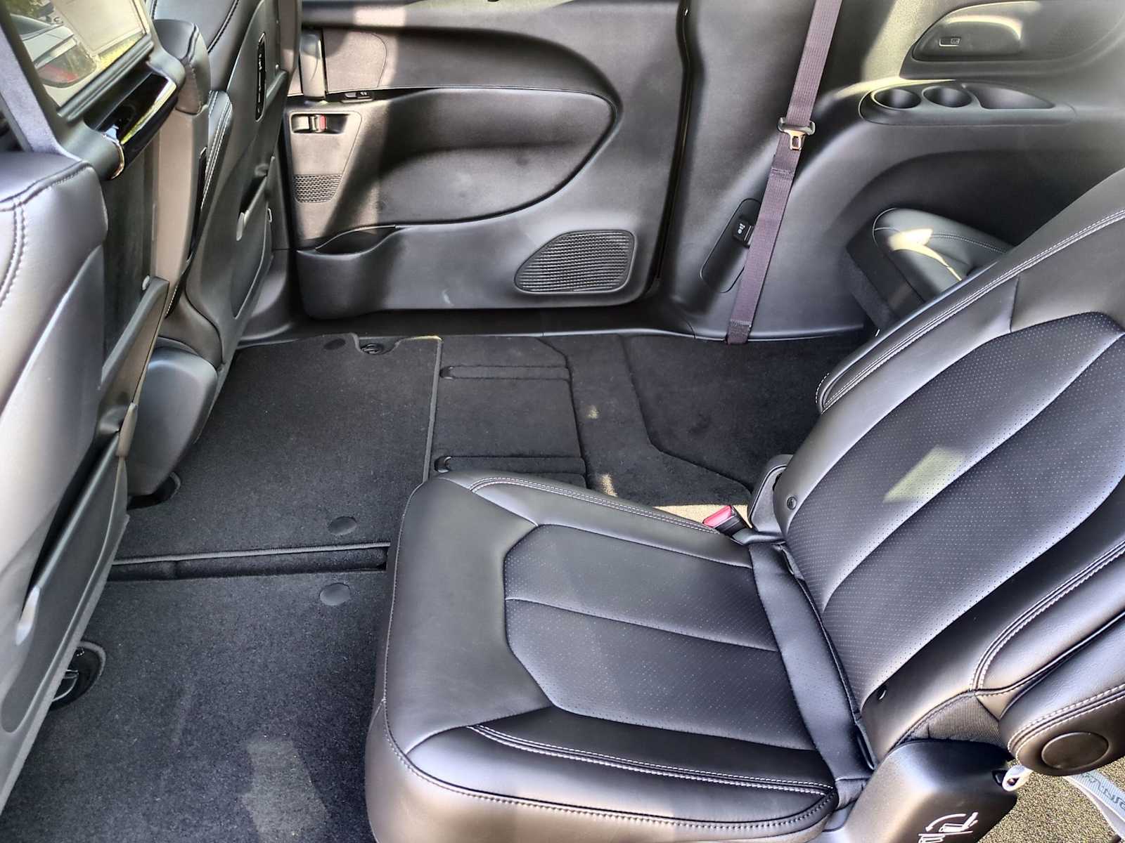 Thumbnail: 2026 Chrysler Pacifica - 19