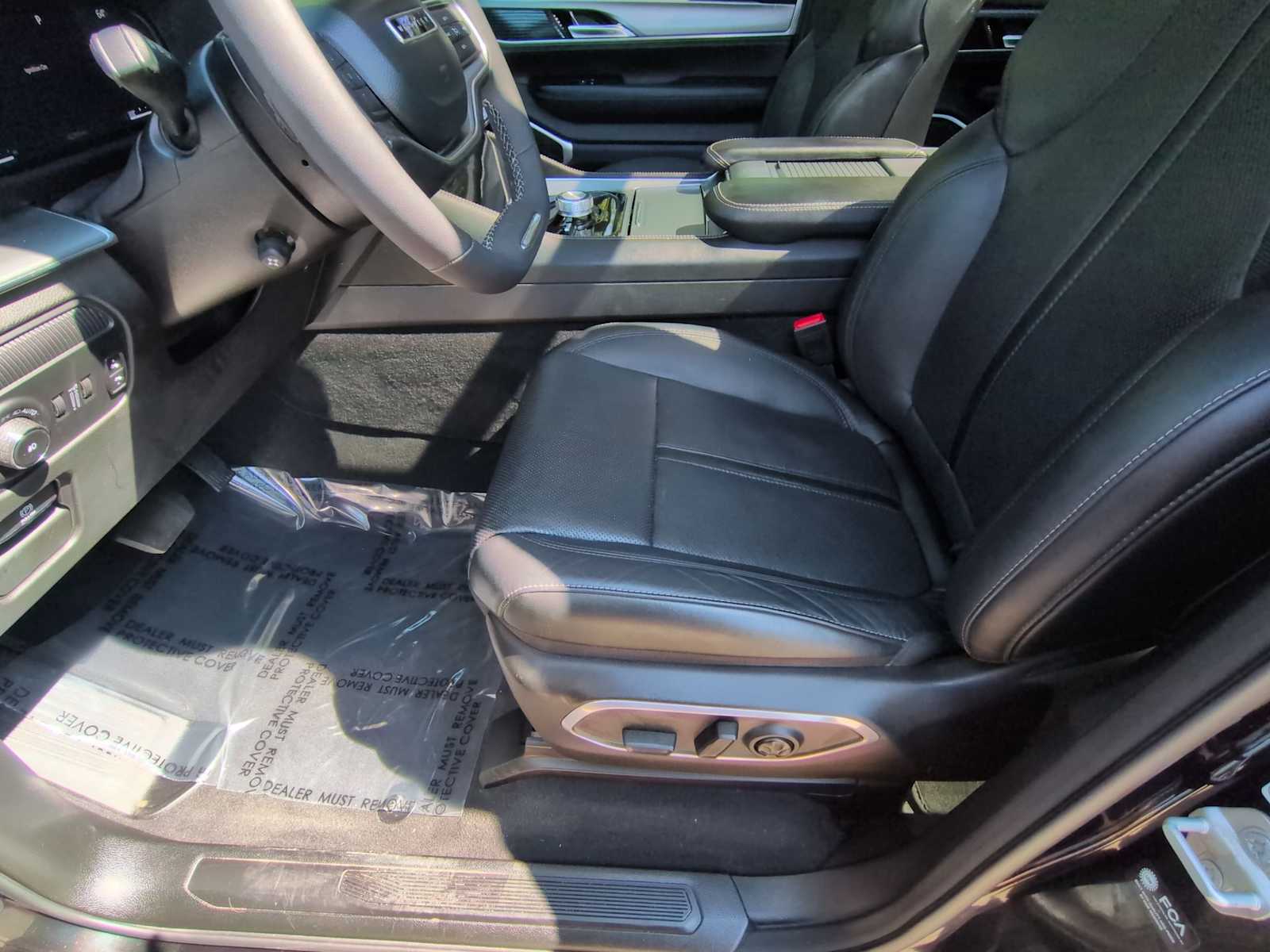 Thumbnail: 2023 Jeep Wagoneer - 15