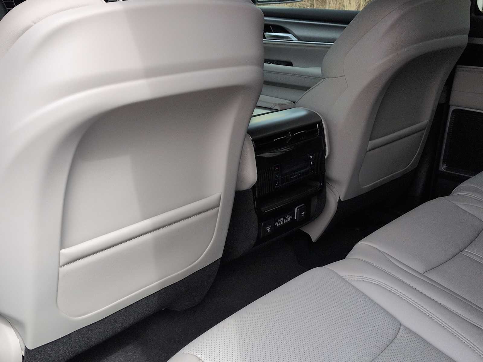 Thumbnail: 2025 Jeep Wagoneer - 18