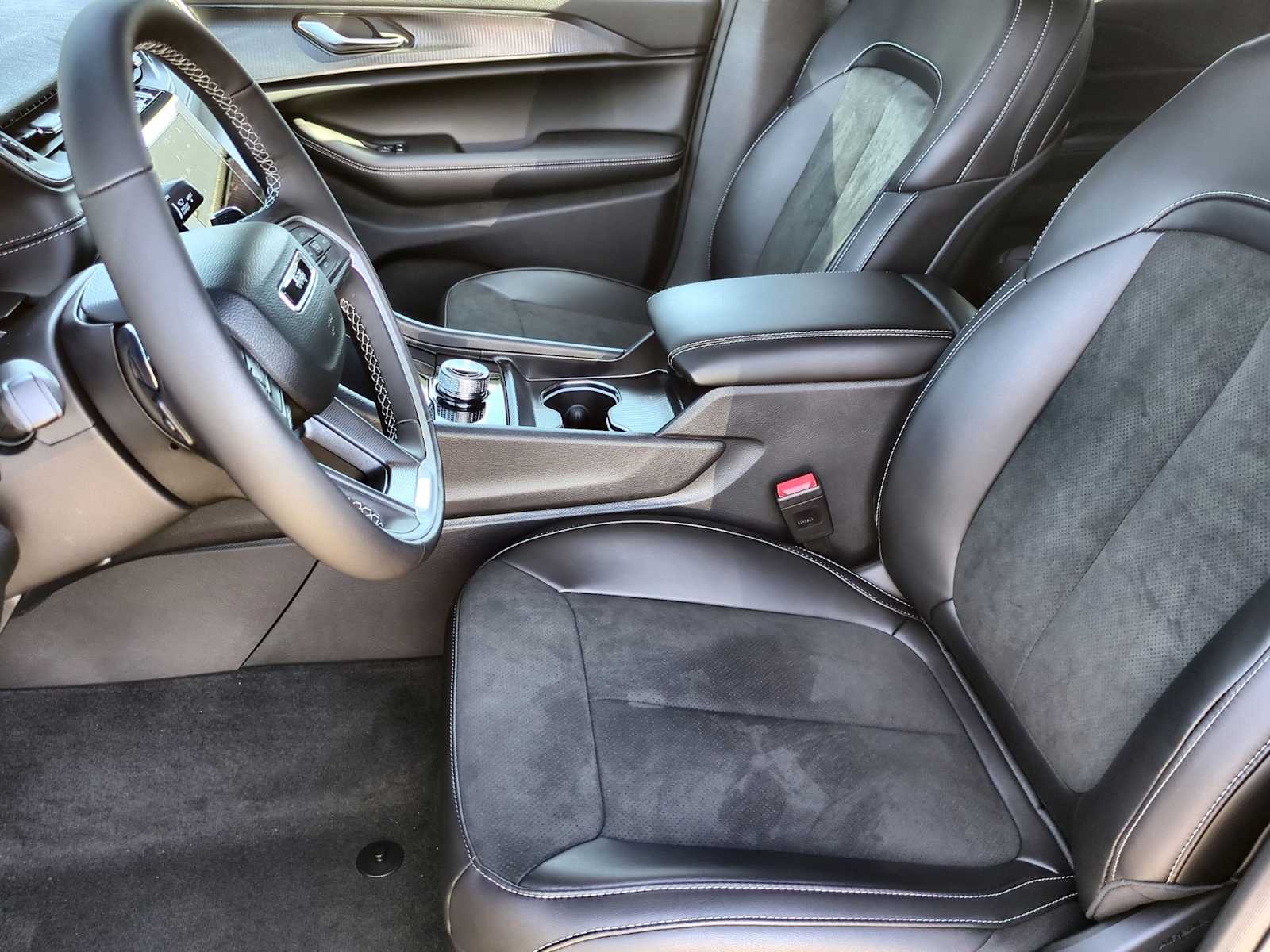 Thumbnail: 2025 Jeep Grand Cherokee - 16