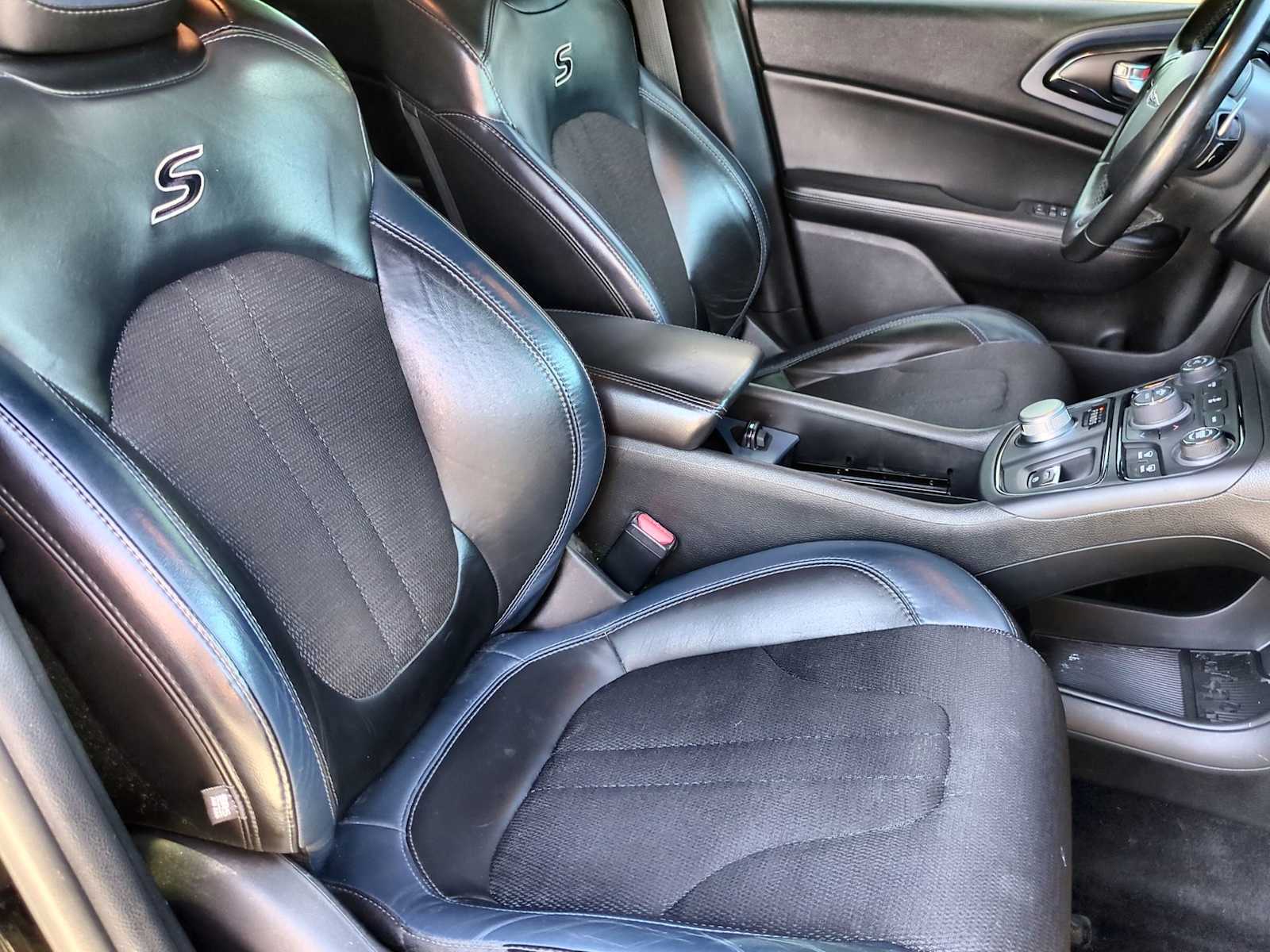 Thumbnail: 2016 Chrysler 200 - 22
