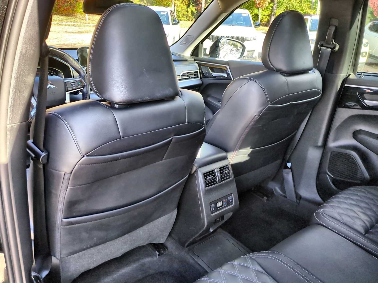 Thumbnail: 2024 Mitsubishi Outlander - 18