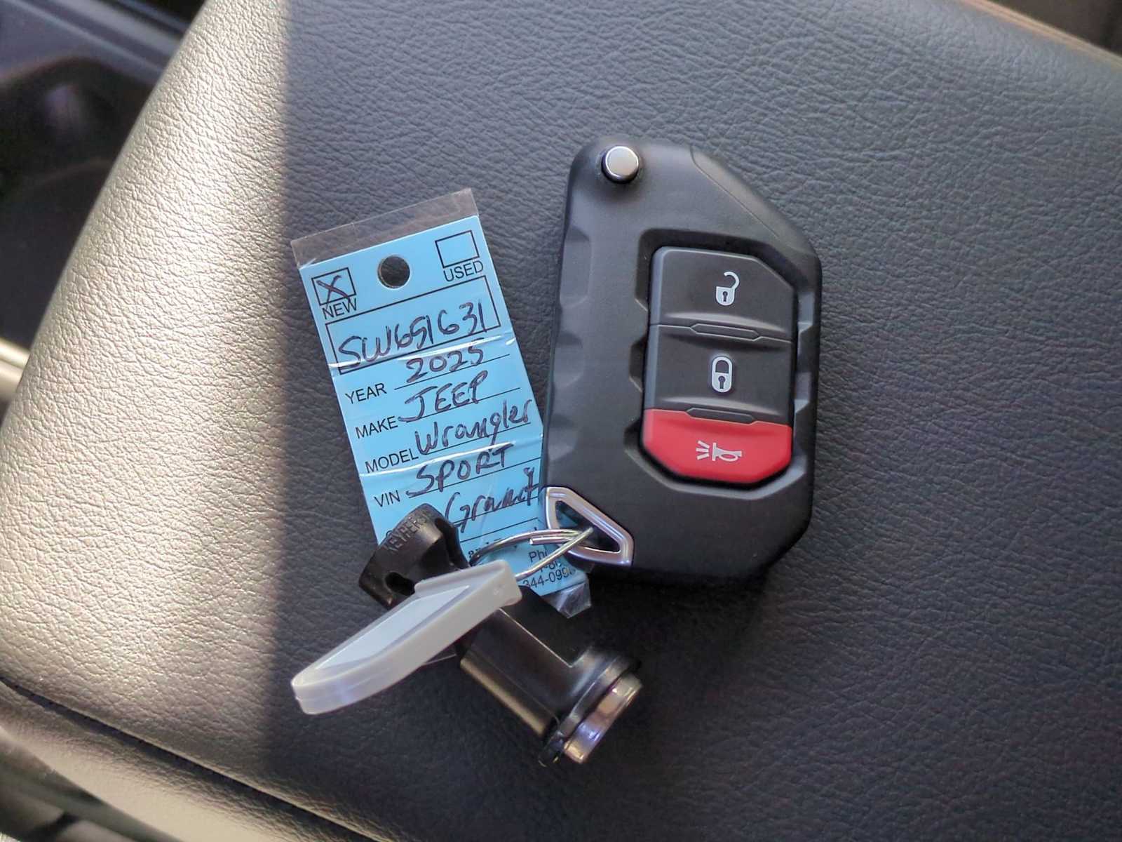 Thumbnail: 2025 Jeep Wrangler - 34