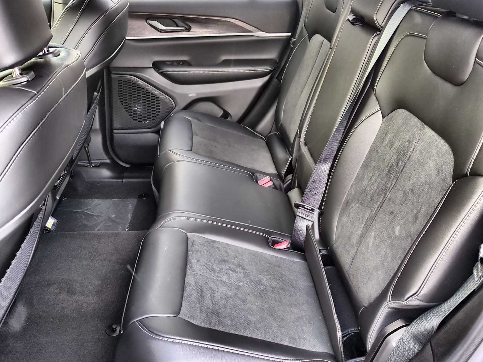 Thumbnail: 2026 Jeep Grand Cherokee - 19