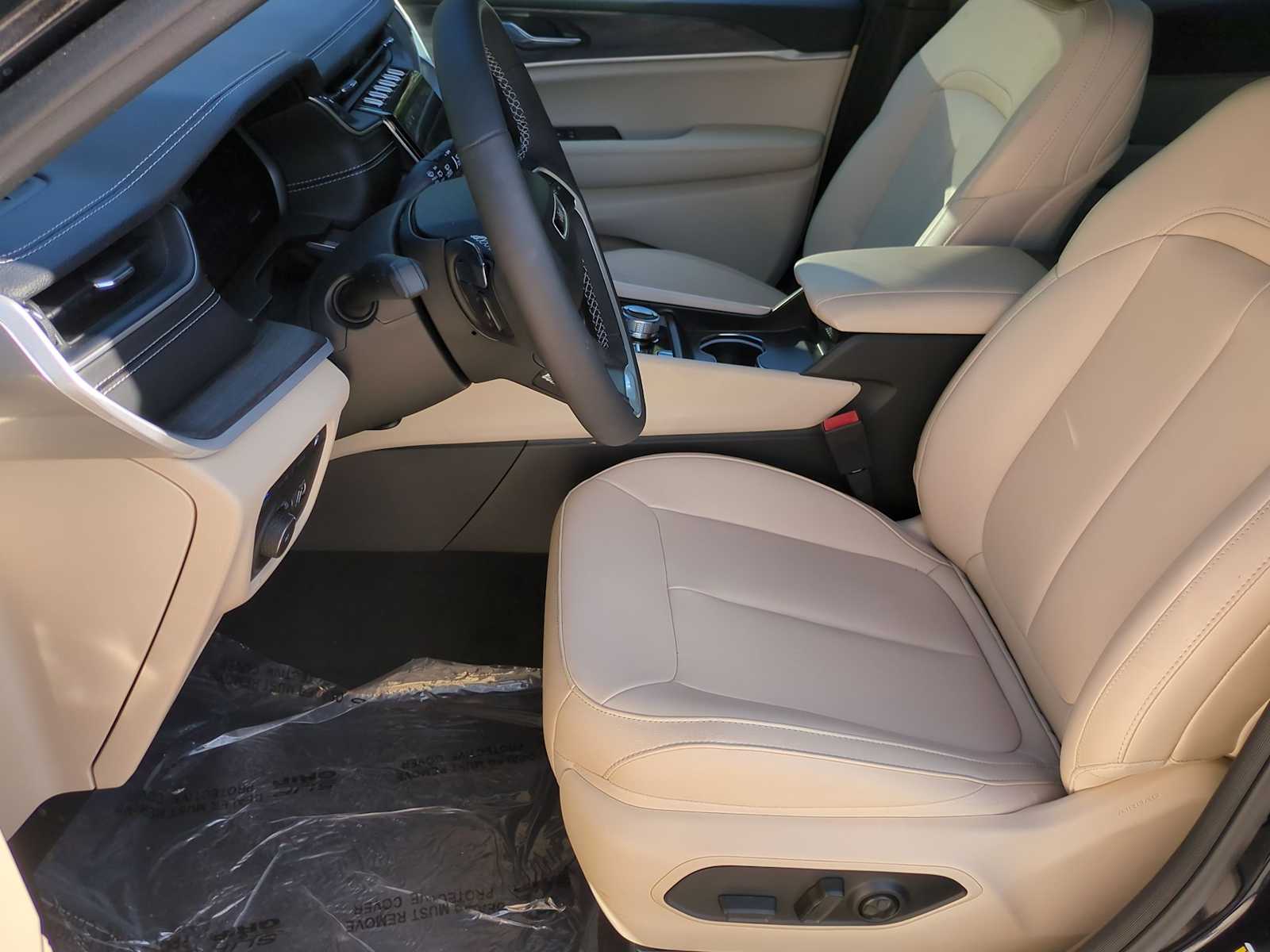 Thumbnail: 2024 Jeep Grand Cherokee - 17