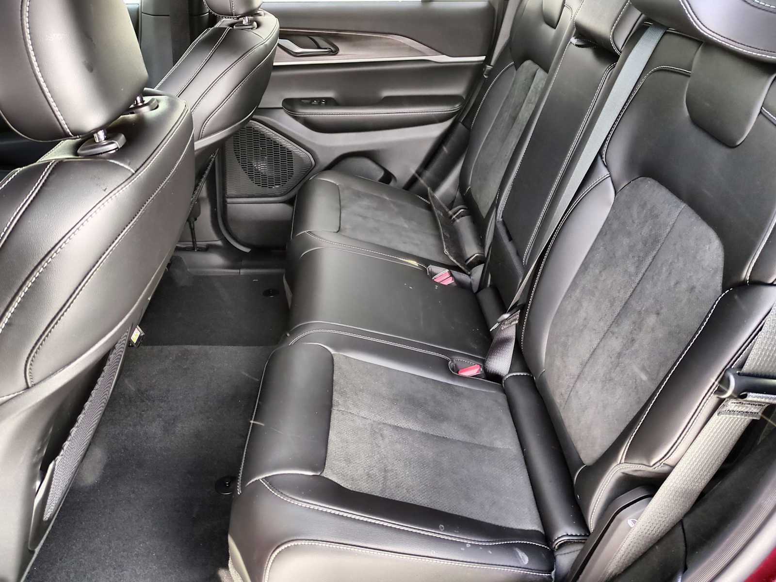 Thumbnail: 2026 Jeep Grand Cherokee - 20