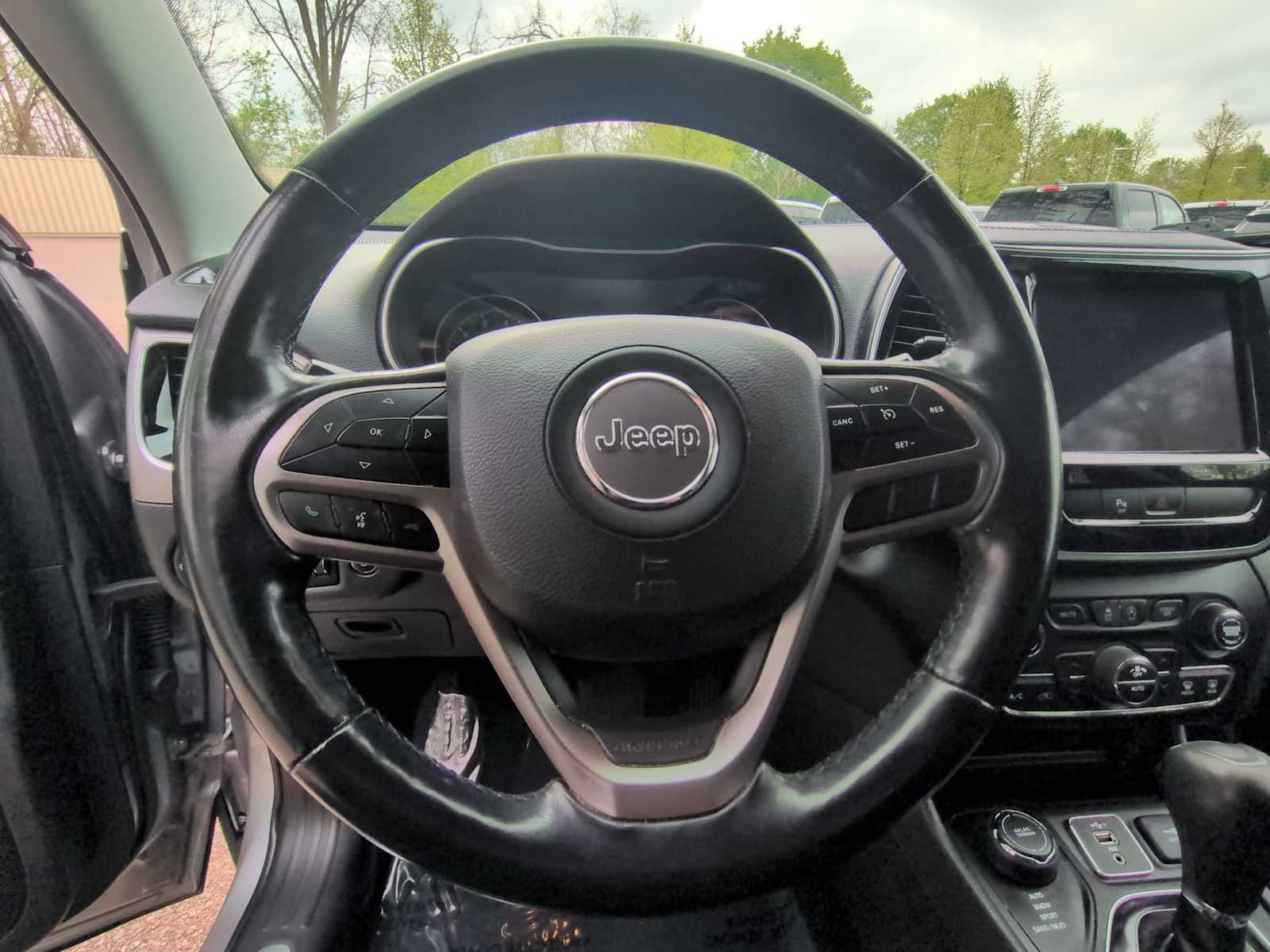 Thumbnail: 2020 Jeep Cherokee - 23
