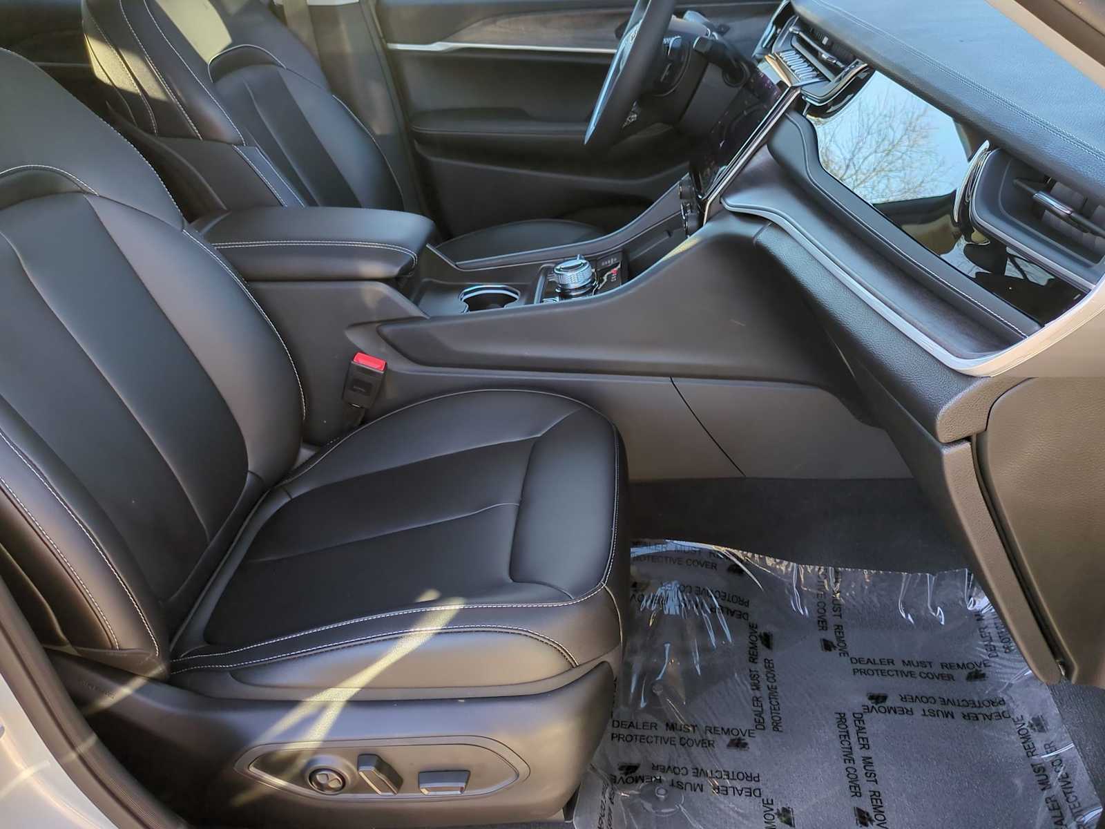 Thumbnail: 2024 Jeep Grand Cherokee - 24