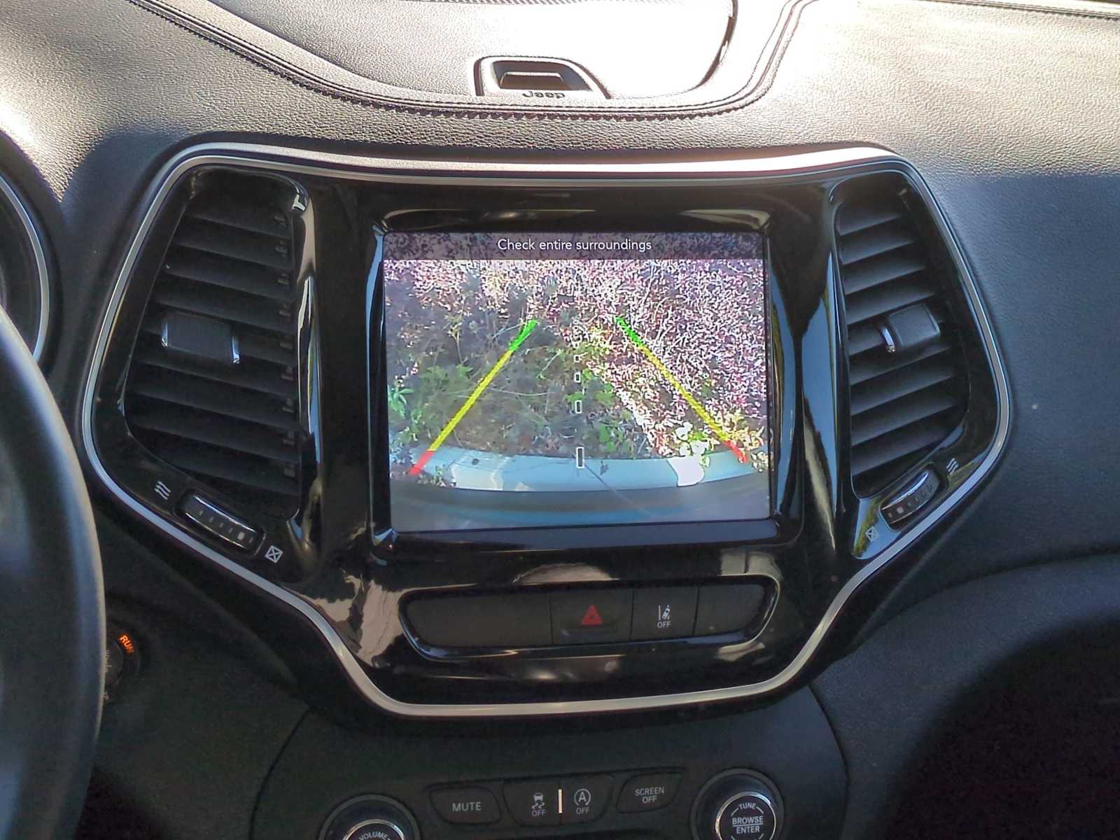 Thumbnail: 2022 Jeep Cherokee - 31