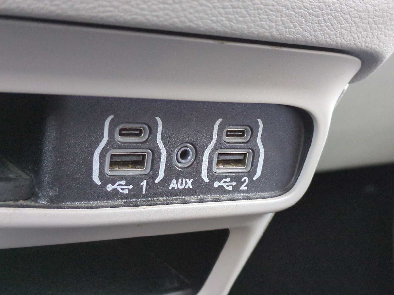 Thumbnail: 2024 Chrysler Pacifica - 38