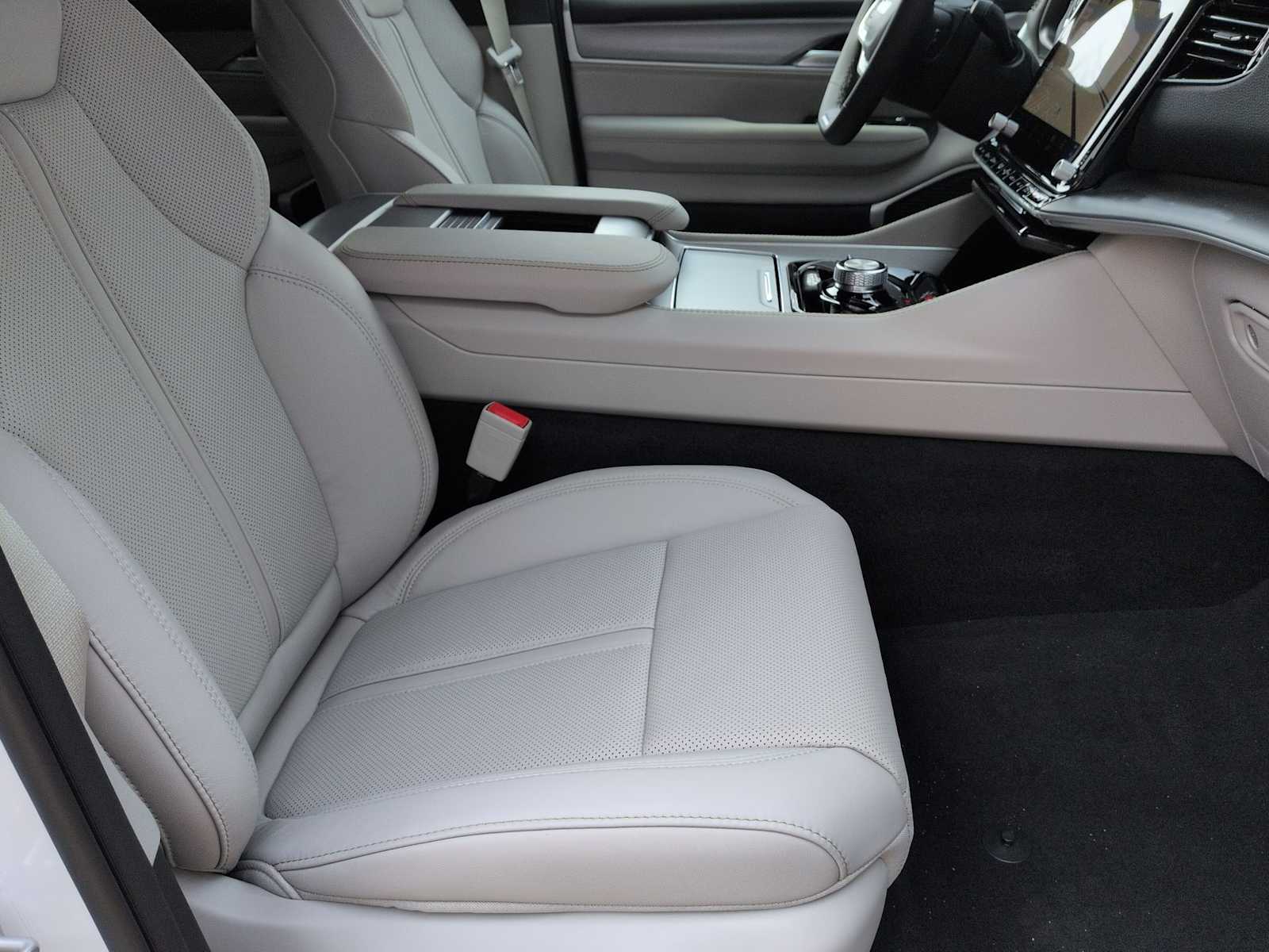 Thumbnail: 2025 Jeep Wagoneer - 21