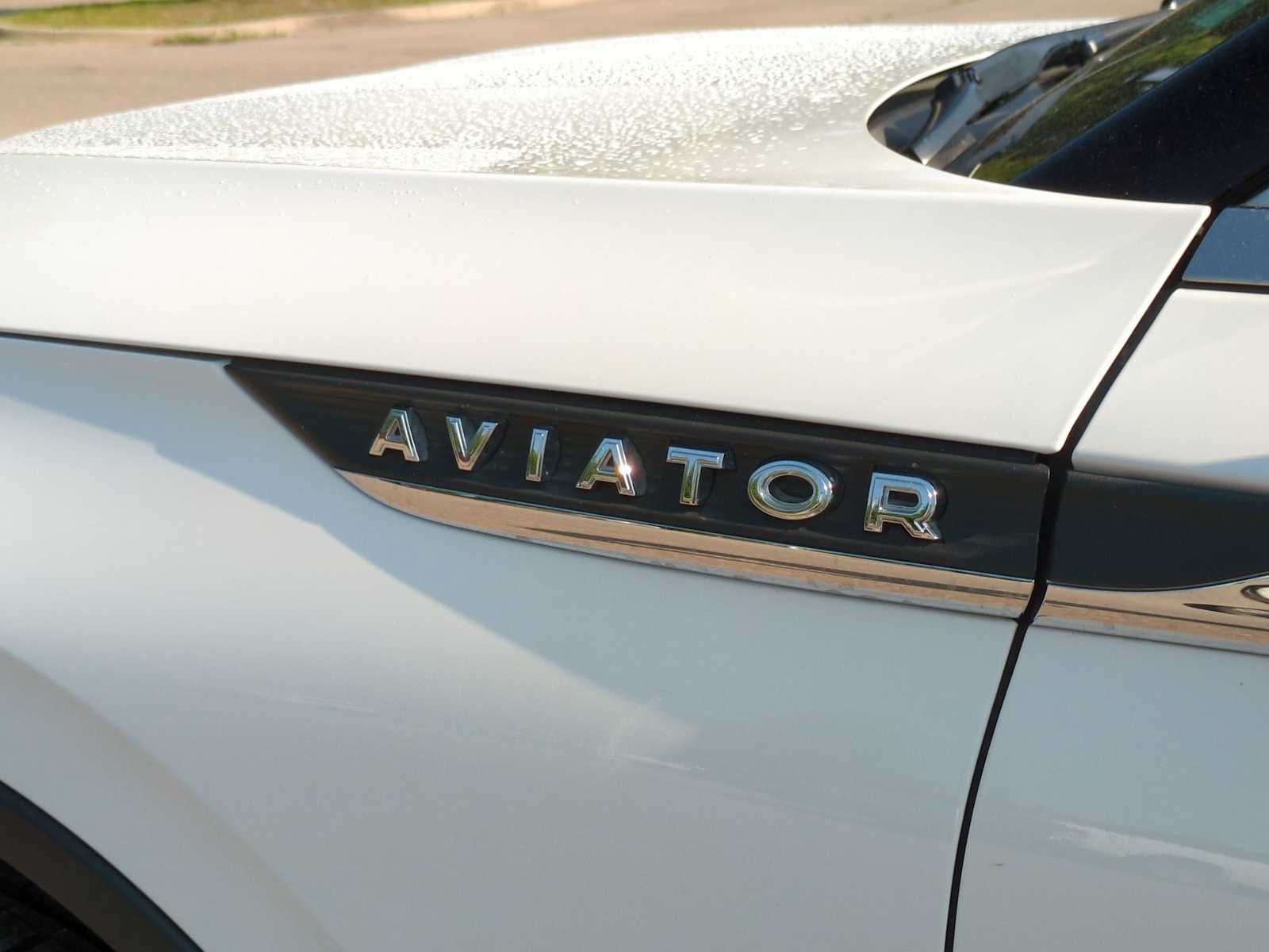 Thumbnail: 2023 Lincoln Aviator - 13