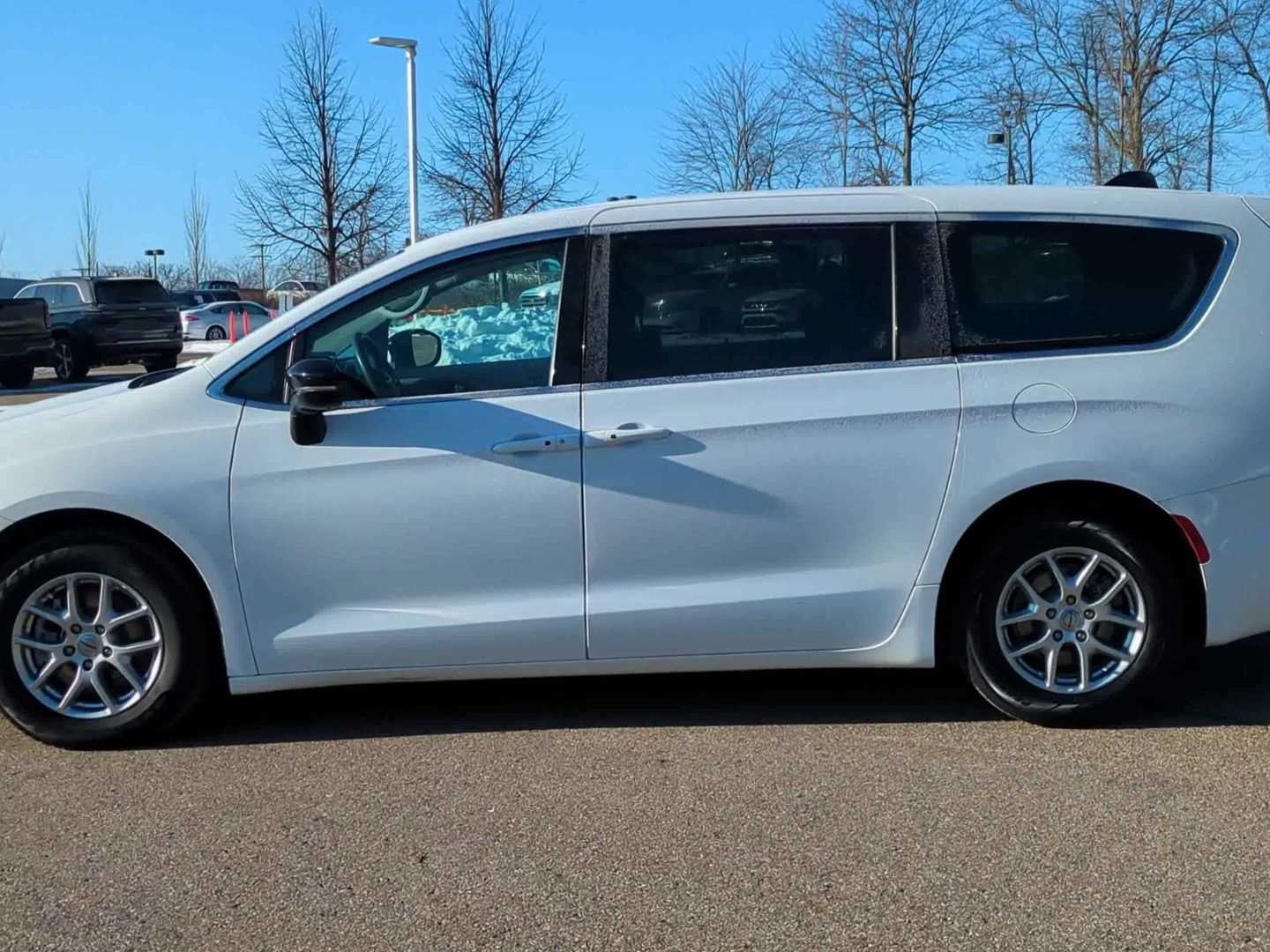Thumbnail: 2024 Chrysler Pacifica - 5