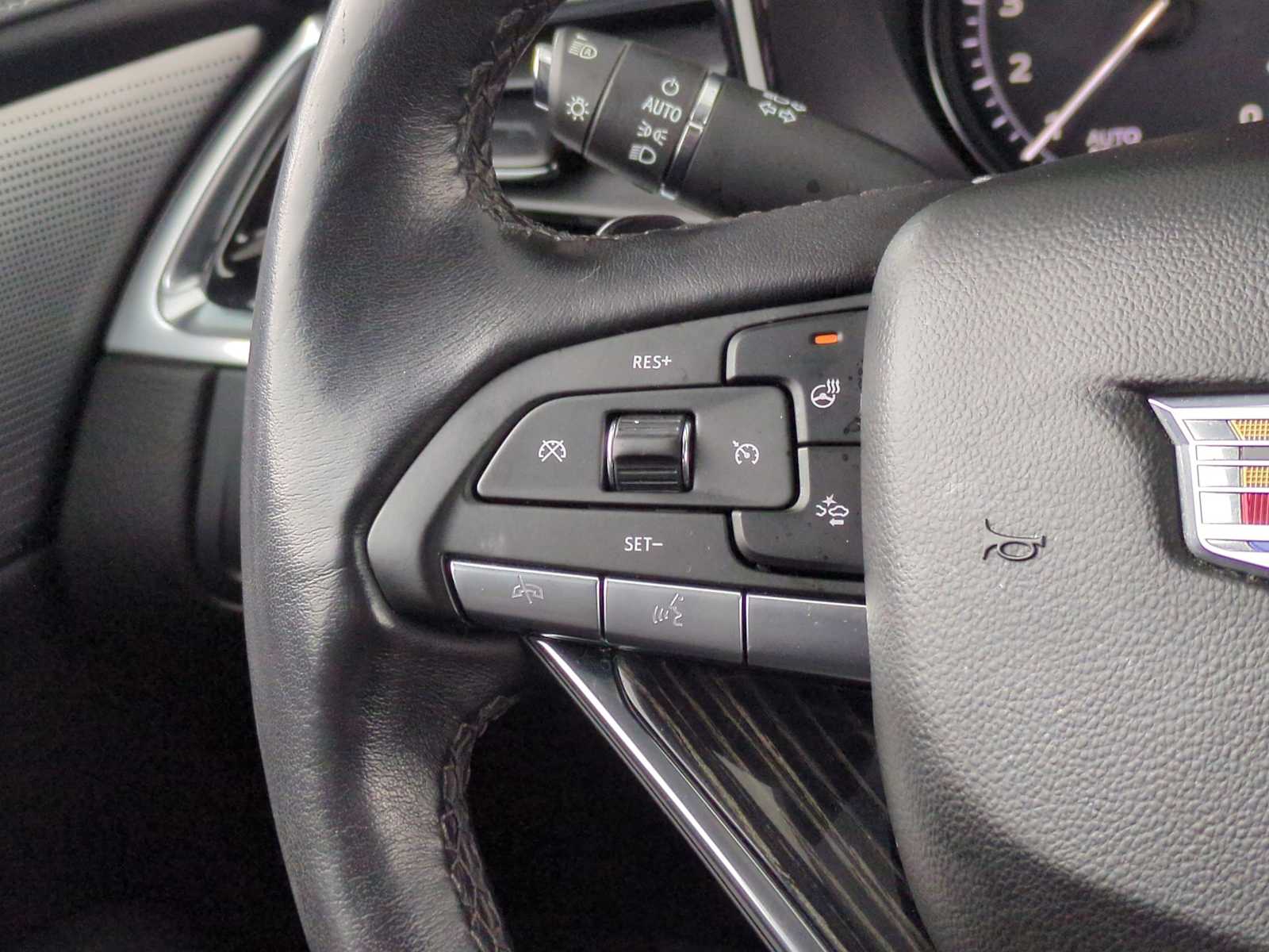 Thumbnail: 2023 Cadillac XT6 - 25