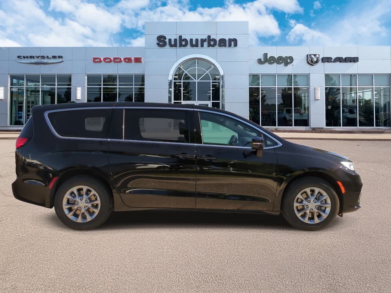 Thumbnail: 2026 Chrysler Pacifica - 9