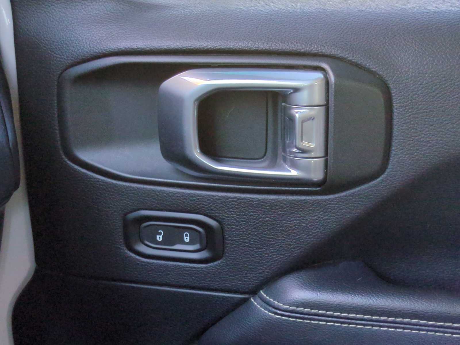 Thumbnail: 2021 Jeep Wrangler - 37