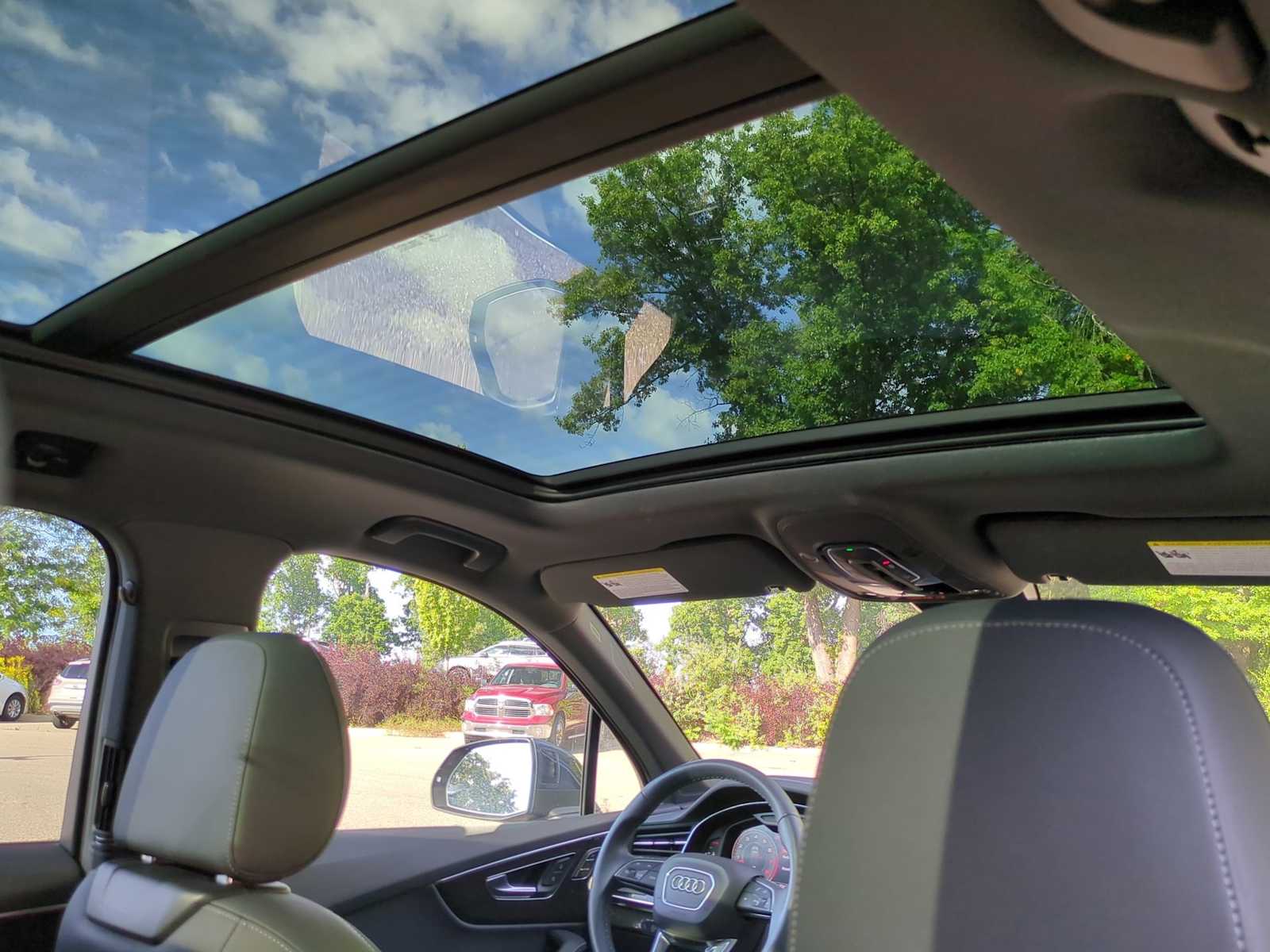 Thumbnail: 2025 Audi Q7 - 22