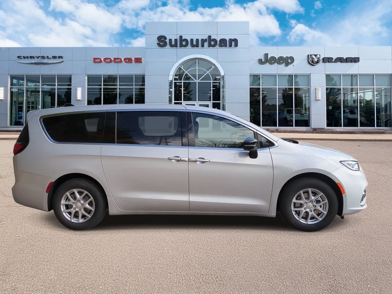 Thumbnail: 2026 Chrysler Pacifica - 9